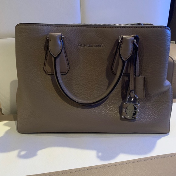 Michael Kors Tote Bag - Picture 4 of 16